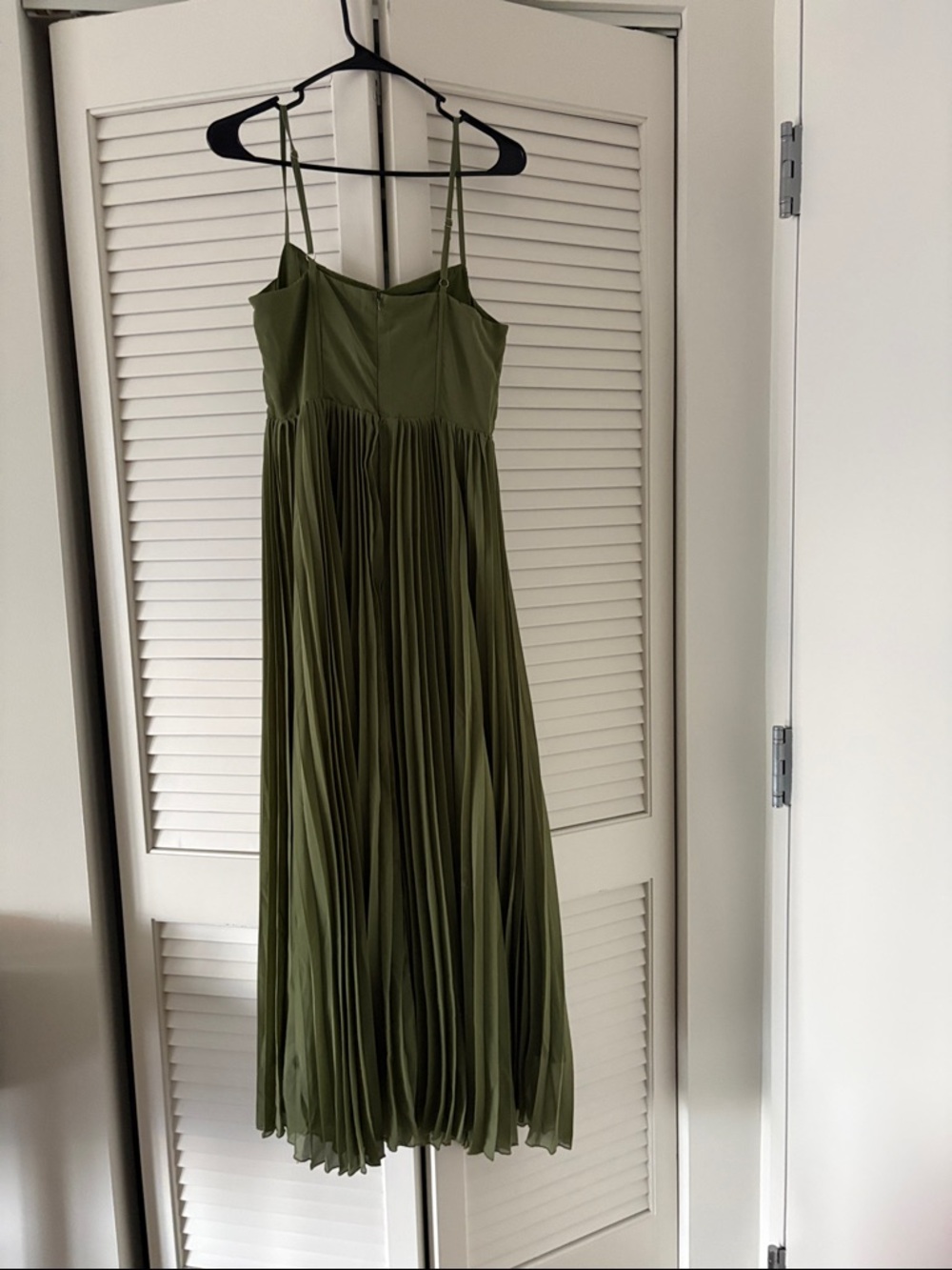 Rihoas Olive Green Pleated Midi Dress - Women's Elegant Spaghetti Strap - Picture 3 of 4
